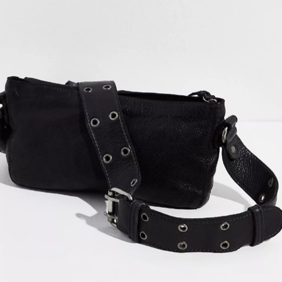 Free People Black Leather Crossbody Bag. Pouch. Fanny Bag.Size 11"×5". - Picture 4 of 11